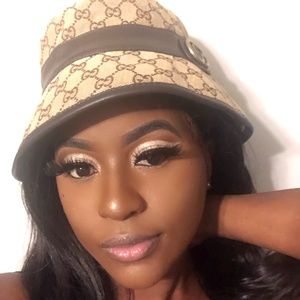 Meet your Posher, Anai